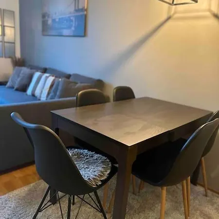 Pa Grillstadfjaera Med Parkeringsplasser - Vmski 2025 Apartment